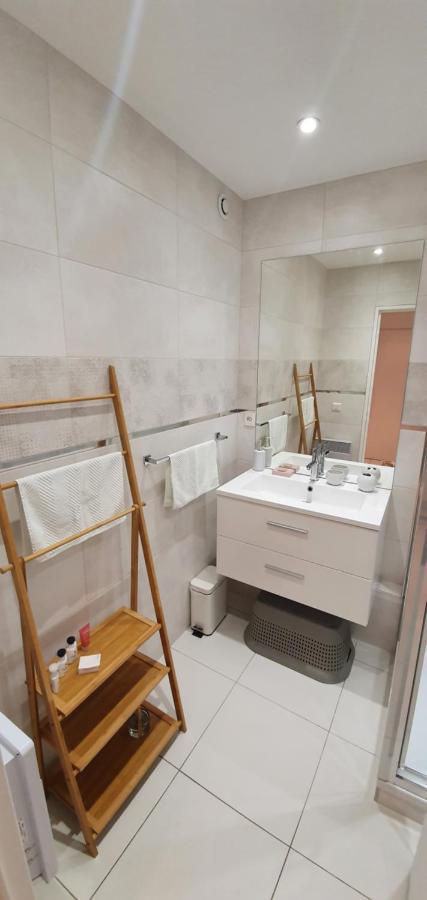 Le Lodge, T2 Classe 3 Etoiles Avec Jardin, Parking, Piscine & Mer A 2 Pas Menton Eksteriør billede